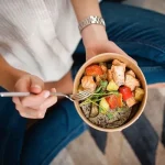 راهنمای کامل تغذیه و رژیم غذایی بعد از عمل لیپوماتیک