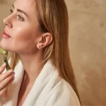 لیفت صورت و پاکسازی روزانه: روتین سبک برای پوستی صاف‌ تر