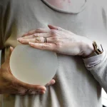 تفاوت پروتز سینه سیلیکونی مات و براق