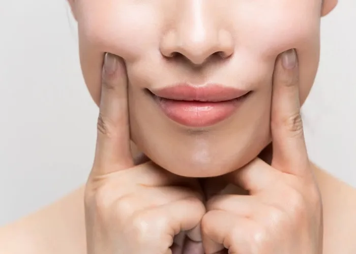 تاثیر جراحی صورت بر خط خنده: چه زمانی بهترین نتیجه به دست میآید؟