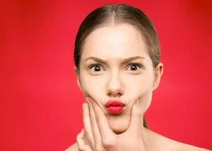 آیا حذف بوکال فت بر حجم لب و زیبایی خط فک تأثیر دارد؟