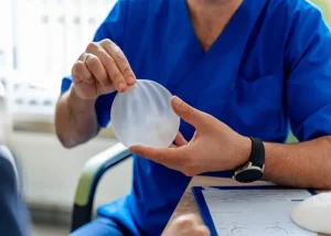 بعضی بیماران بعد از پروتز سینه چرا احساس فشار روی قفسه سینه دارند؟