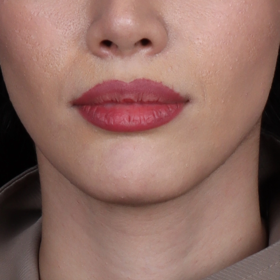 عمل کوچک کردن لب