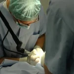 لابیاپلاستی با لیزر یا جراحی کلاسیک مناسب تر است؟