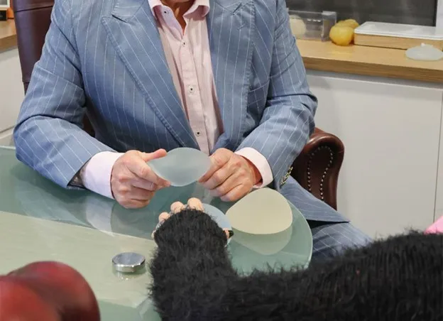 چرا پروتز سینه بعد از چند ماه پایین‌تر میاد؟