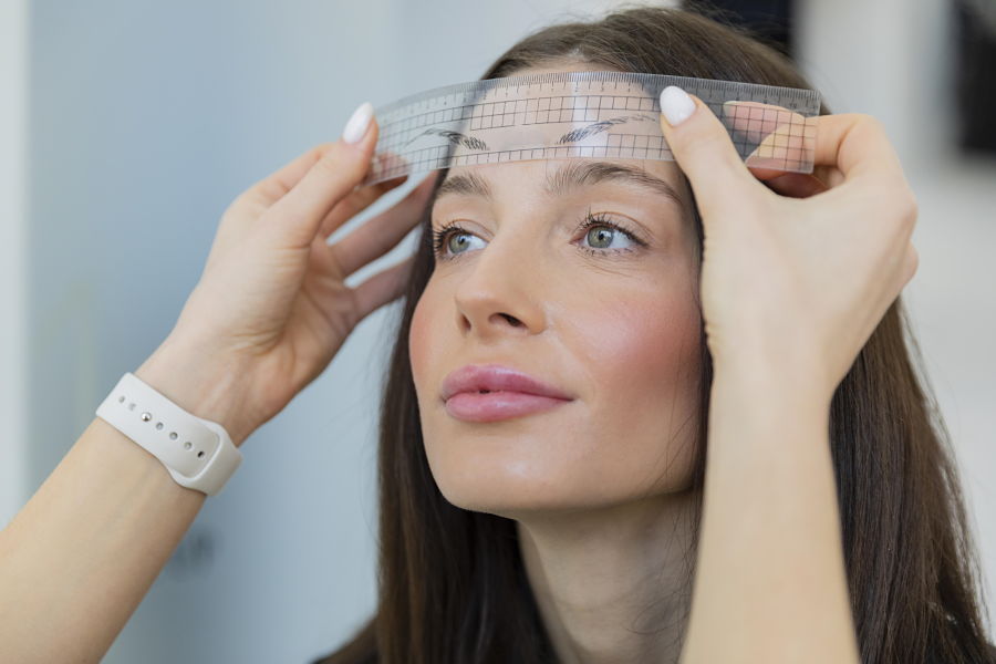 چرا بعد از بوتاکس ابروها بالا میرود؟