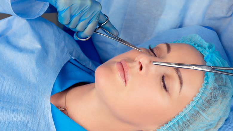 چه انتظاراتی قبل از جراحی بینی واقع‌بینانه نیست؟